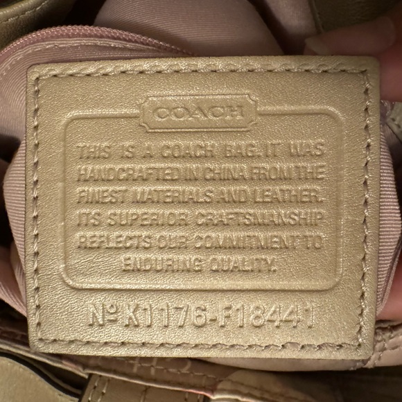 Low start Coach Soho Sateen Lynn Hand bag. - Picture 8 of 9